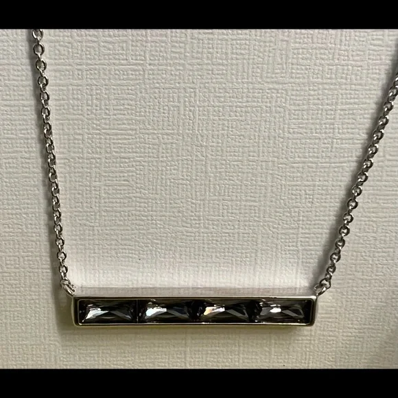 New Kendra Scott Gray Crystal Necklace. 🤍 - Picture 5 of 5